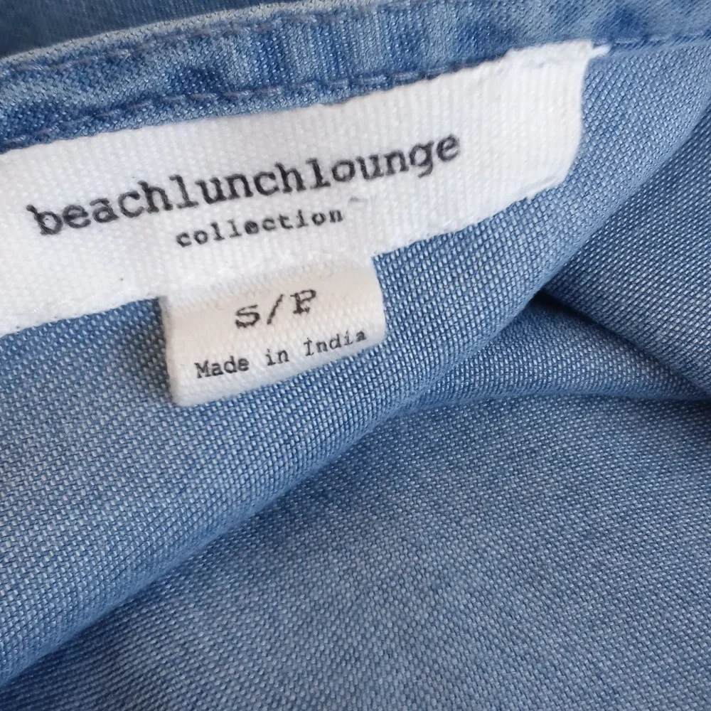 Beautiful Tiered Soft Chambray Blue Bell Sleeve  Lyocell Top S/P - Picture 2 of 8